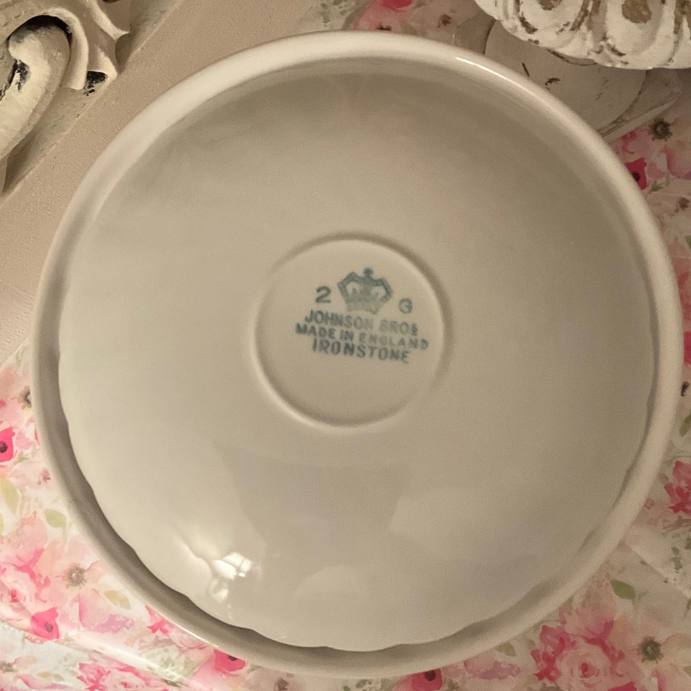 Elegant White Swirled Ironstone Teacup & Saucer - Picture 6 of 6